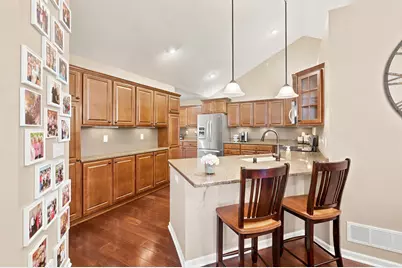 W250N4997  William Dr, Sussex, WI 53072 - Photo 9