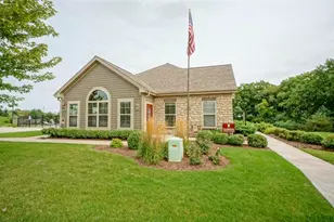 W250N4997 William Dr, Sussex, WI 53072 - Photo 29