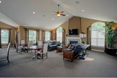 W250N4997  William Dr, Sussex, WI 53072 - Photo 33
