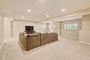 W250N4997 William Dr, Sussex, WI 53072 - Photo 23