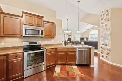 W250N4997  William Dr, Sussex, WI 53072 - Photo 11