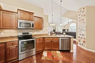 W250N4997 William Dr, Sussex, WI 53072 - Photo 11