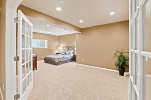 W250N4997 William Dr, Sussex, WI 53072 - Photo 25