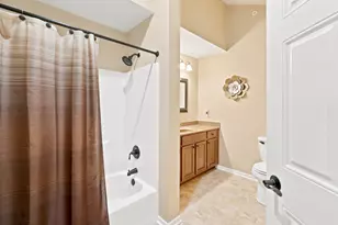 W250N4997 William Dr, Sussex, WI 53072 - Photo 19