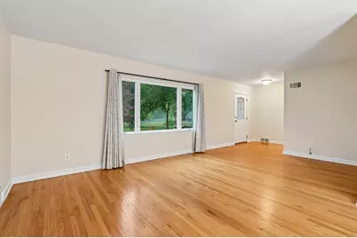 4628 N Hollywood Ave, Whitefish Bay, WI 53211 - Photo 9