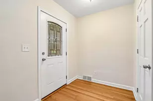 4628 N Hollywood Ave, Whitefish Bay, WI 53211 - Photo 5