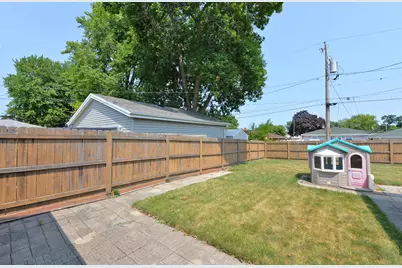 2207  Illinois St, Racine, WI 53405 - Photo 27