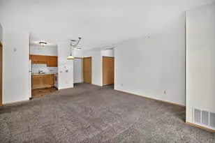 140 W Commerce Blvd, Slinger, WI 53086 - Photo 7