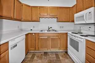 140 W Commerce Blvd, Slinger, WI 53086 - Photo 11