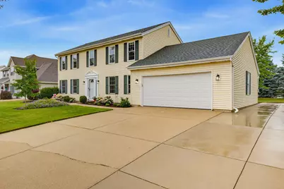 688 W Hickory Ln, Saukville, WI 53080 - Photo 3