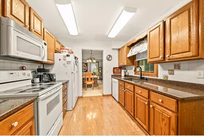 2420  Saratoga Rd, Waukesha, WI 53186 - Photo 13