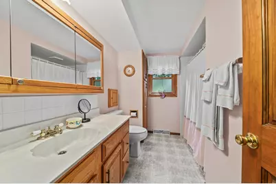 2420  Saratoga Rd, Waukesha, WI 53186 - Photo 21