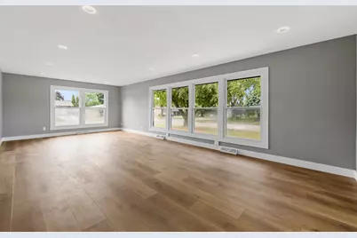 525 W Loos St, Hartford, WI 53027 - Photo 5