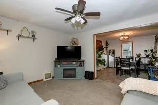 4013 S 40th St, Greenfield, WI 53221 - Photo 9