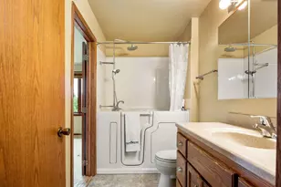 971 S Imperial Dr, Hartland, WI 53029 - Photo 15