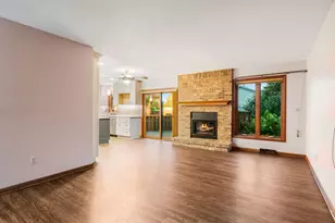 971 S Imperial Dr, Hartland, WI 53029 - Photo 3