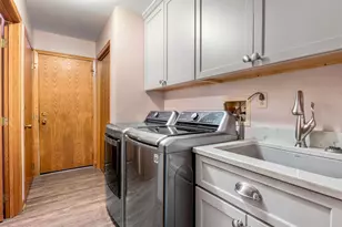 971 S Imperial Dr, Hartland, WI 53029 - Photo 9