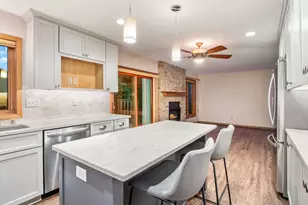 971 S Imperial Dr, Hartland, WI 53029 - Photo 7