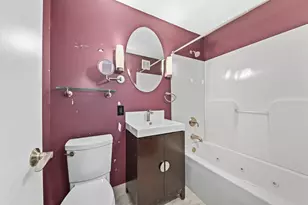 929 N Astor St, Milwaukee, WI 53202 - Photo 9