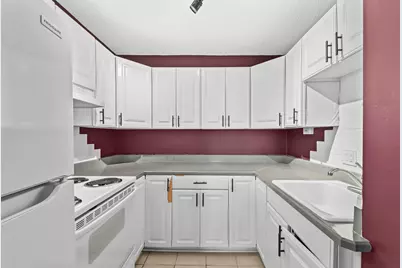 929 N Astor St #203, Milwaukee, WI 53202 - Photo 3