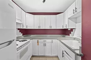 929 N Astor St, Milwaukee, WI 53202 - Photo 3