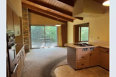 10117 N Greenview Dr, Mequon, WI 53092 - Photo 11