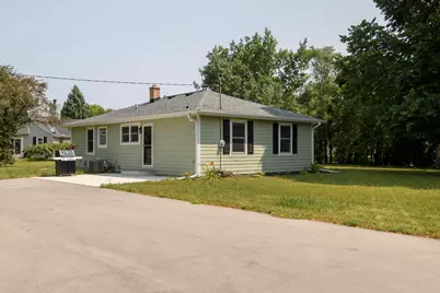 8991 S 29th St, Franklin, WI 53132 - Photo 23