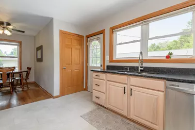 8991 S 29th St, Franklin, WI 53132 - Photo 9