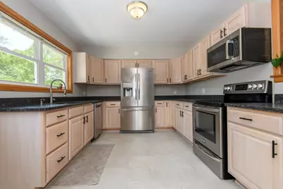 8991 S 29th St, Franklin, WI 53132 - Photo 5