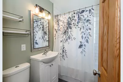 8991 S 29th St, Franklin, WI 53132 - Photo 17