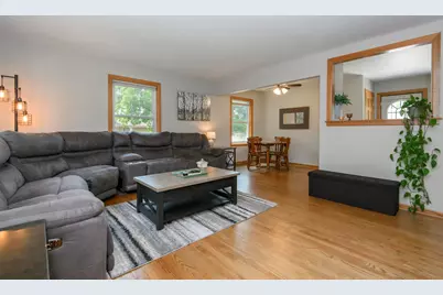 8991 S 29th St, Franklin, WI 53132 - Photo 3