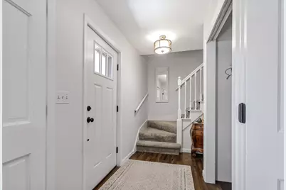 241  Parkview Ct, Pewaukee, WI 53072 - Photo 5
