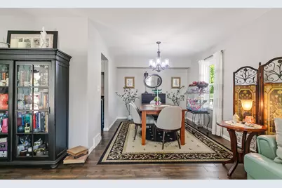 241  Parkview Ct, Pewaukee, WI 53072 - Photo 9