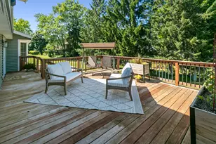 241 Parkview Ct, Pewaukee, WI 53072 - Photo 1