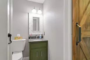 241 Parkview Ct, Pewaukee, WI 53072 - Photo 17