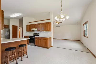 1622  Goldenrod Cir, West Bend, WI 53095 - Photo 5