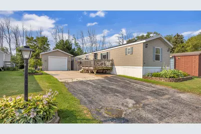 33 S Hiawatha Cir, Sheboygan, WI 53081 - Photo 1