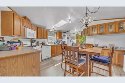 33 S Hiawatha Cir, Sheboygan, WI 53081 - Photo 7