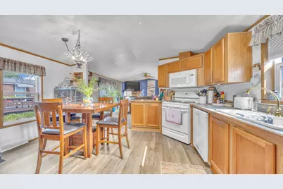 33 S Hiawatha Cir, Sheboygan, WI 53081 - Photo 9
