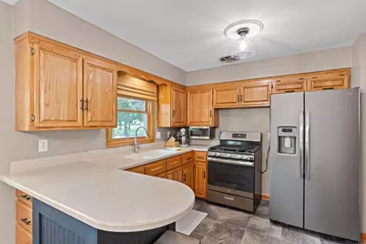 1333  Bluebird Ter, Waukesha, WI 53188 - Photo 7