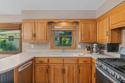 1333  Bluebird Ter, Waukesha, WI 53188 - Photo 9