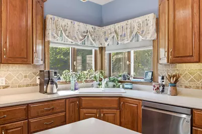 S86W30485  Stonegate Dr, Mukwonago, WI 53149 - Photo 17