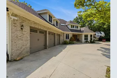 S86W30485  Stonegate Dr, Mukwonago, WI 53149 - Photo 3