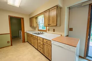 384 Ridge Rd, Juneau, WI 53039 - Photo 9