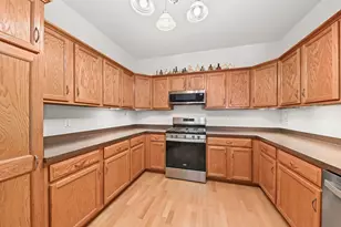 3862 S Lake Dr, Saint Francis, WI 53235 - Photo 13