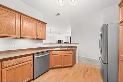 3862 S Lake Dr #105, Saint Francis, WI 53235 - Photo 15