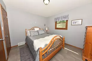 211 Oakview Dr, Slinger, WI 53086 - Photo 15