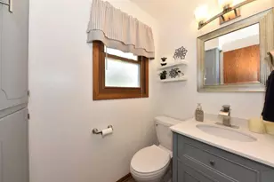 211 Oakview Dr, Slinger, WI 53086 - Photo 11