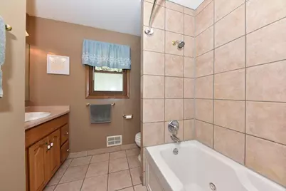 211  Oakview Dr, Slinger, WI 53086 - Photo 19