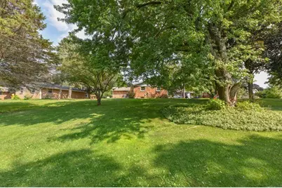 211  Oakview Dr, Slinger, WI 53086 - Photo 23